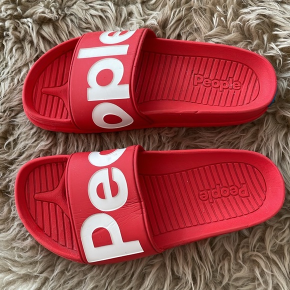 NWOB PEOPLE red slip-on lightweight slides Sandals size 7 - Picture 2 of 5